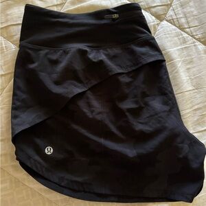 Lululemon Speed Up Mid-Rise 4” Lined Shorts in Dark Camo
